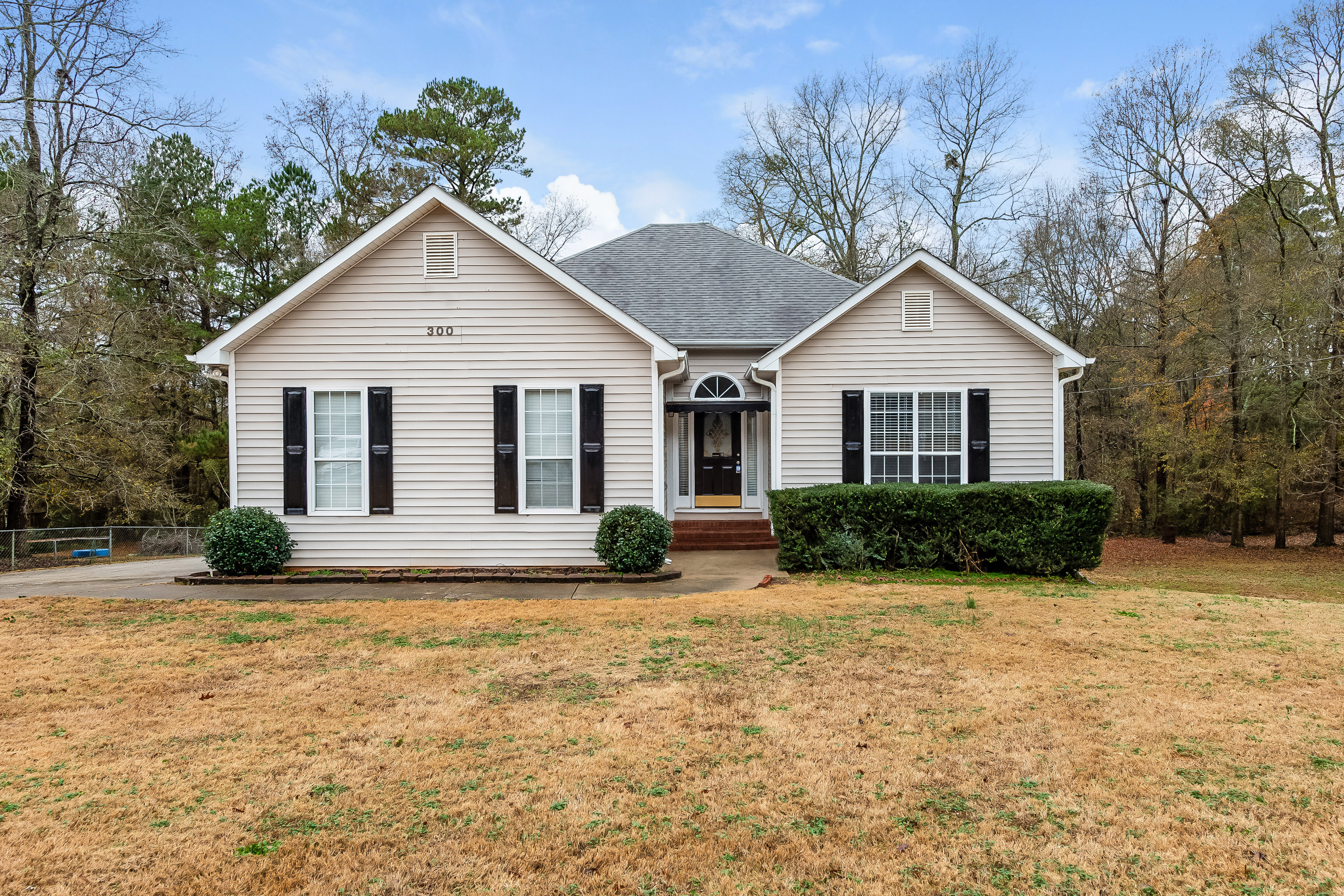 5 Bedroom House – 300 Daileys Plantation Dr, McDonough, GA 30253
