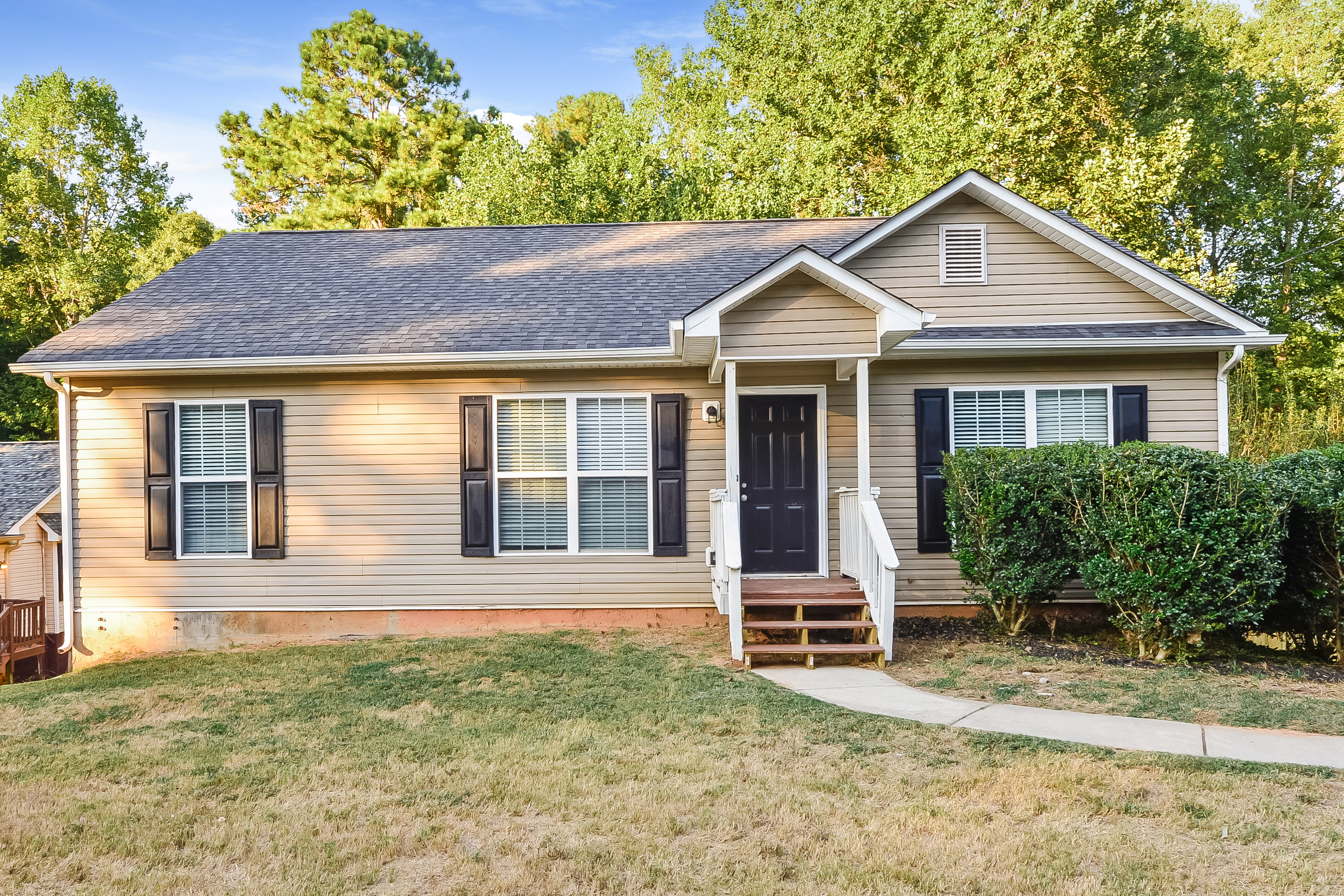 3 Bedroom House – 3068 Brook Ln, Rex, GA 30273