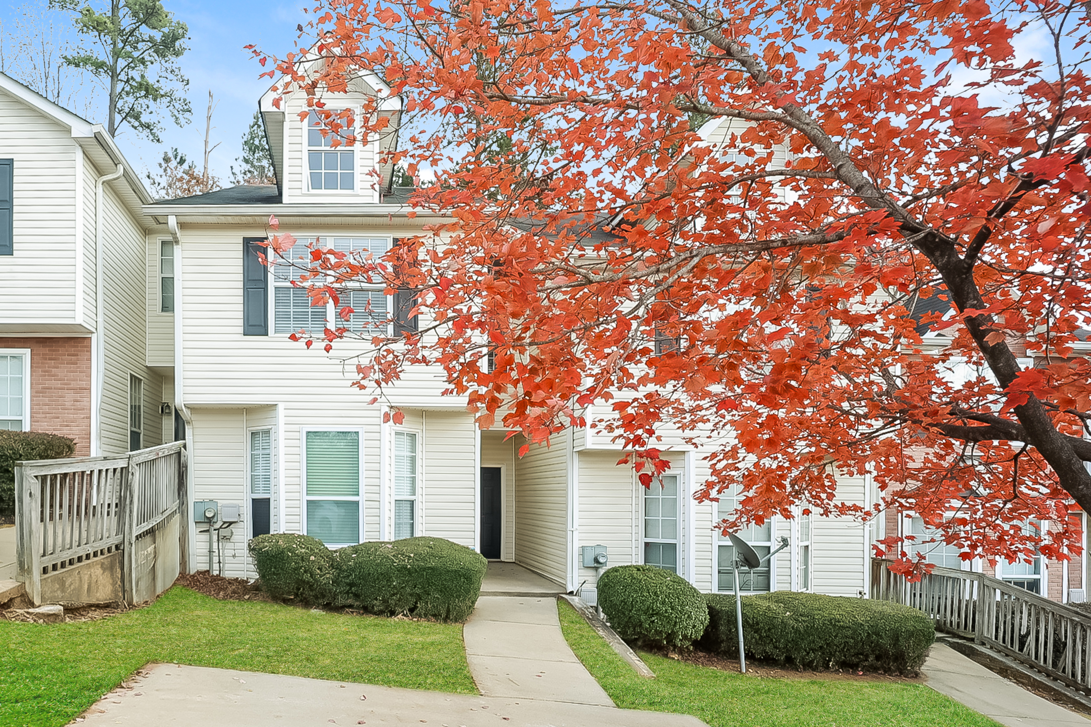 4 Bedroom Townhome – 7624 Creekside Ln, Riverdale, GA 30296