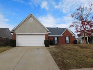 1688 Sarah Ann Dr W Southaven, MS 38671