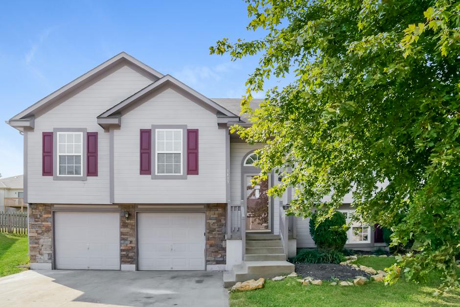 1413 NW High View Dr, Grain Valley, MO 64029 | Grain Valley, MO 64029 ...