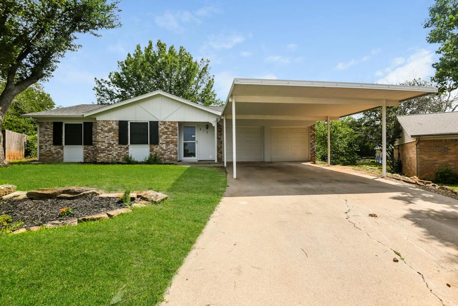 812 LAKE PLACE, AZLE, TX 76020 | AZLE, TX 76020 | 3 Bedroom Home for ...