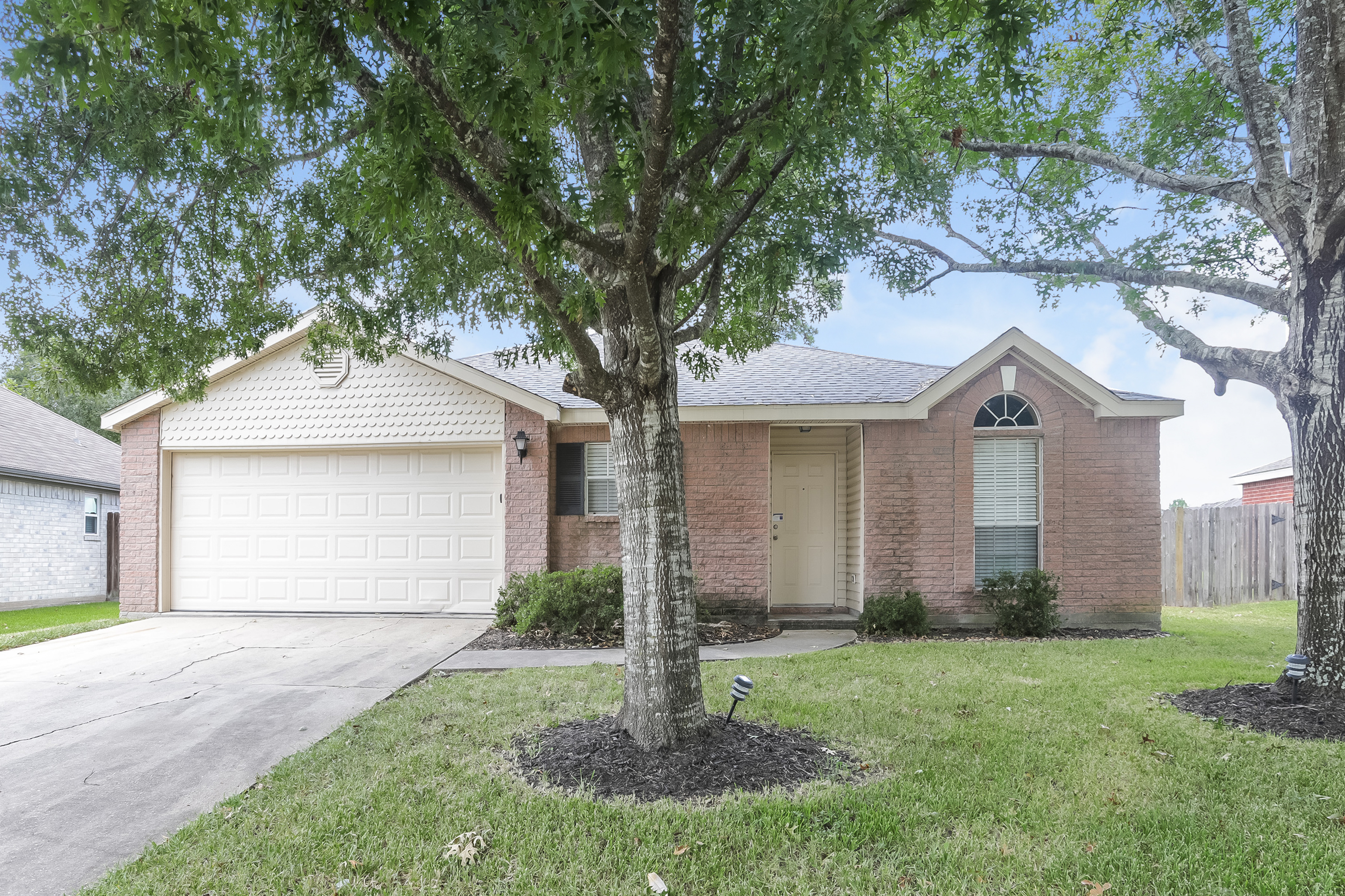 3 Bedroom House – 23711 Tree House Ln, Spring, TX 77373