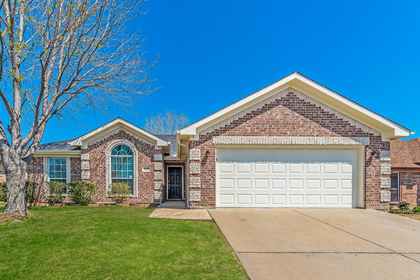8015 SPLITRAIL CT ARLINGTON, TX 76002