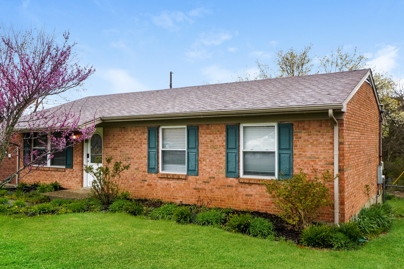 1303 WOODCREEK DR LA GRANGE, KY 40031