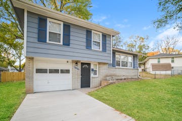 9302 FAIRWOOD DR KANSAS CITY, MO 64138