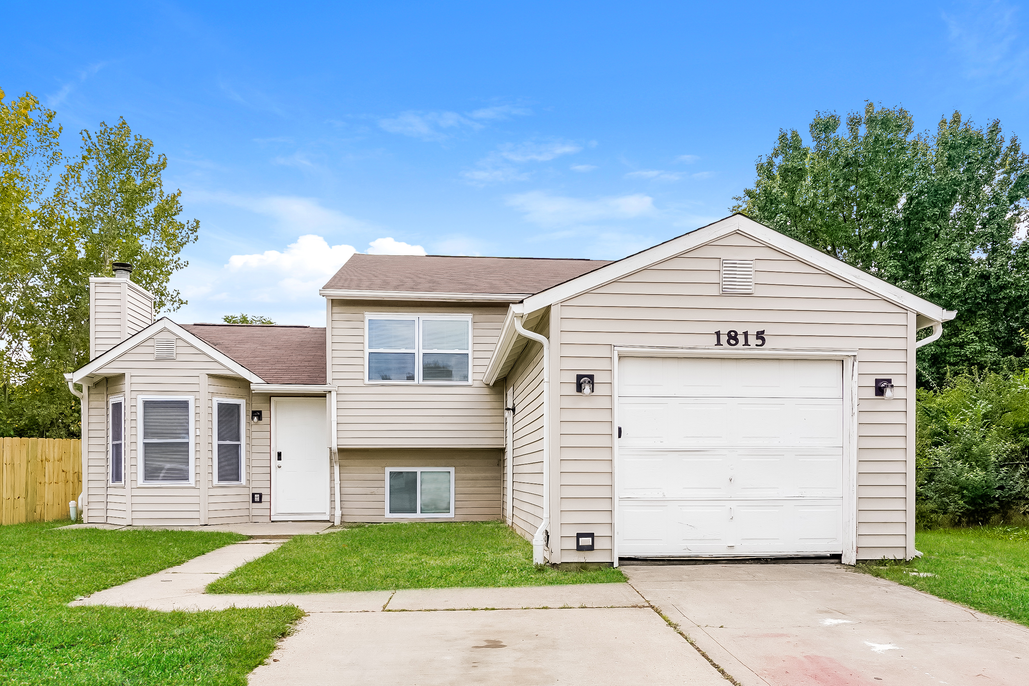 1815 KEYSTONE LAKES DR INDIANAPOLIS, IN 46237