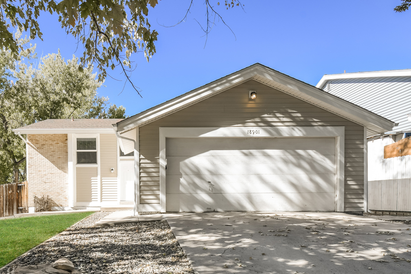 18901 E KENT CIR AURORA, CO 80013