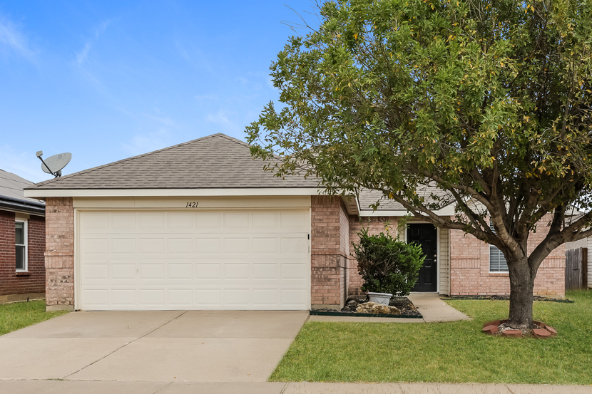 1421 Castle Ridge Rd Fort Worth, TX 76140