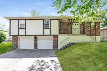 1417 N Milburn Ave Independence, MO 64056
