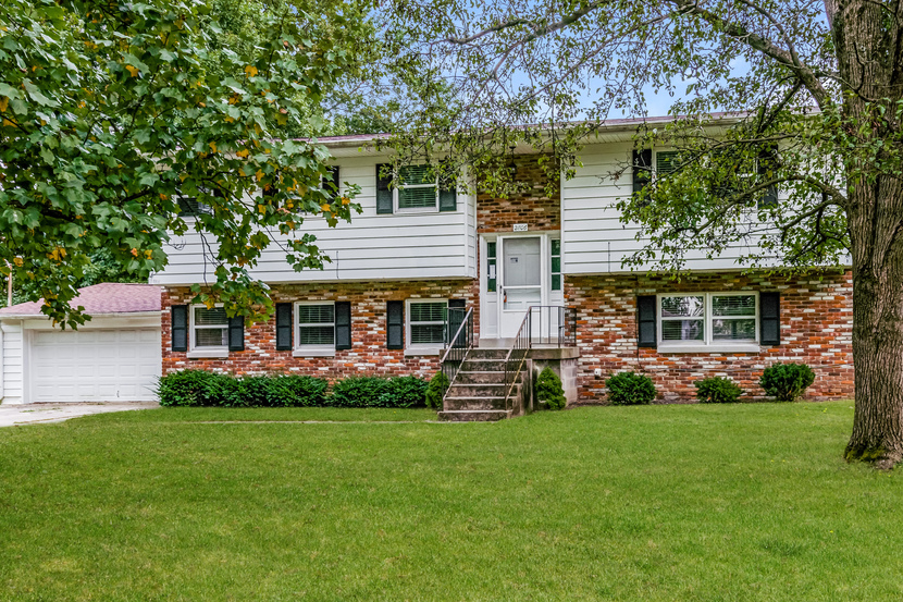2806 Winchester Dr Sellersburg, IN 47172