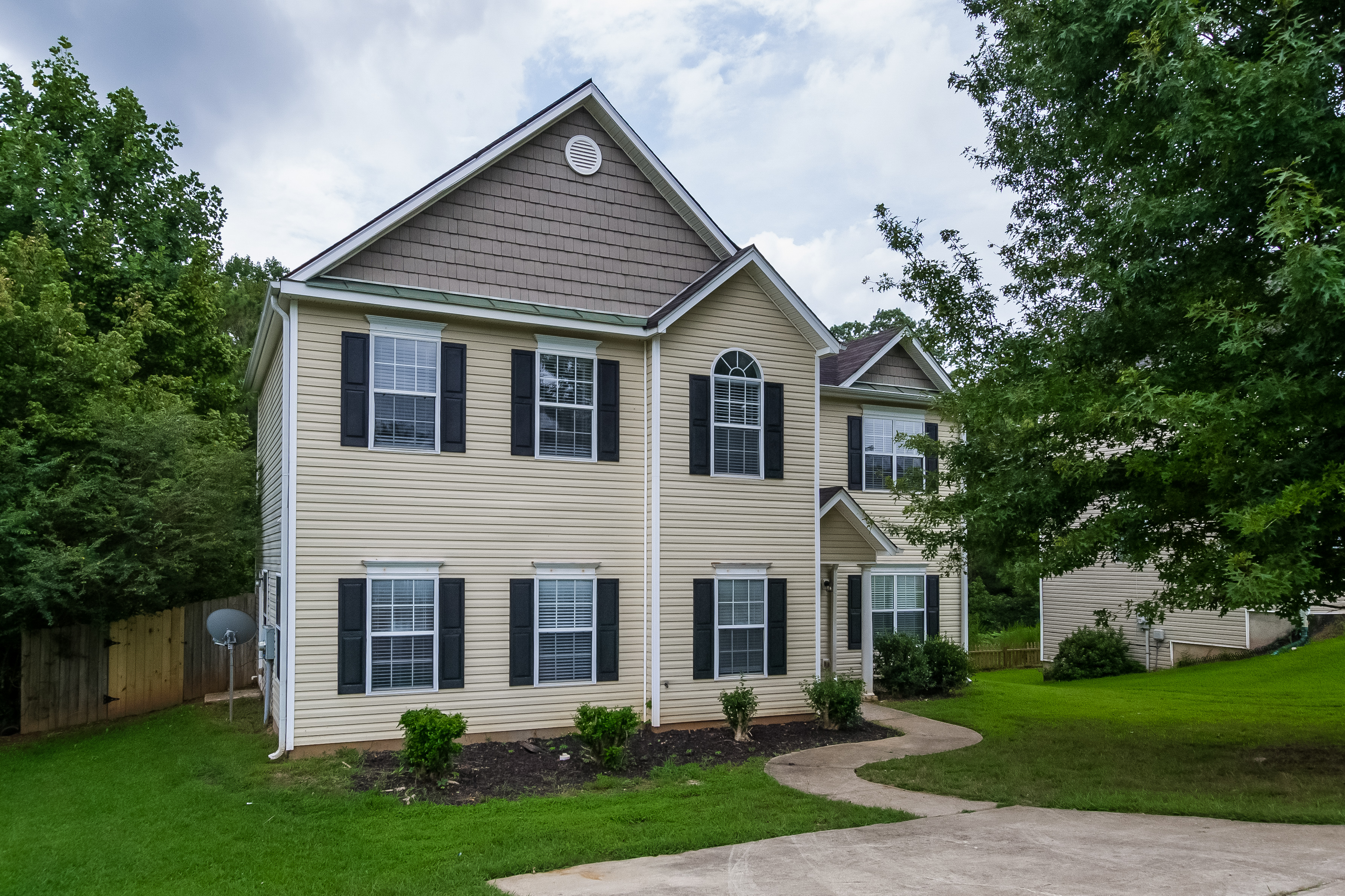 4064 Robin Cir College Park, GA 30349