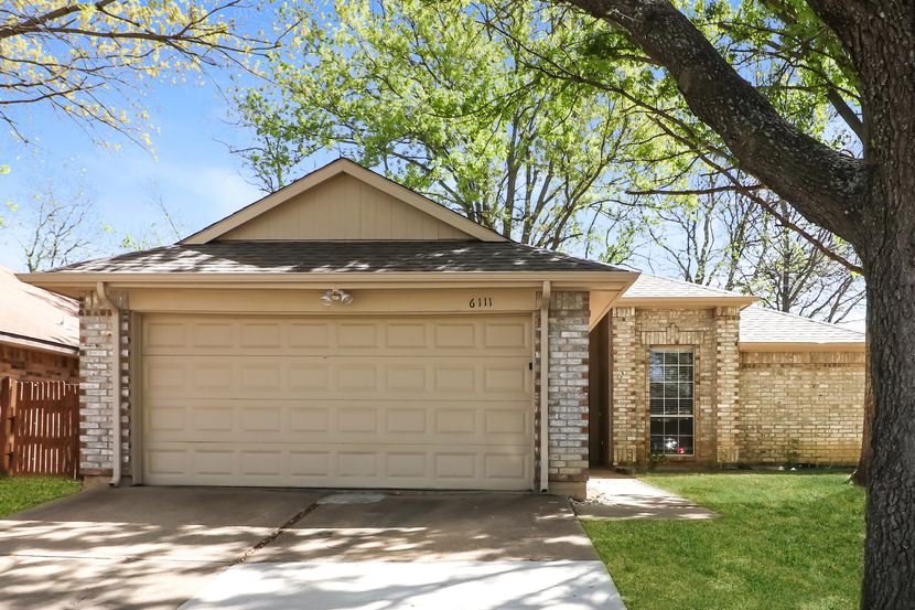 6111 Inks Lake Dr Arlington, TX 76018