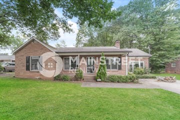 1111 Woodhaven Dr Mount Holly, NC 28120