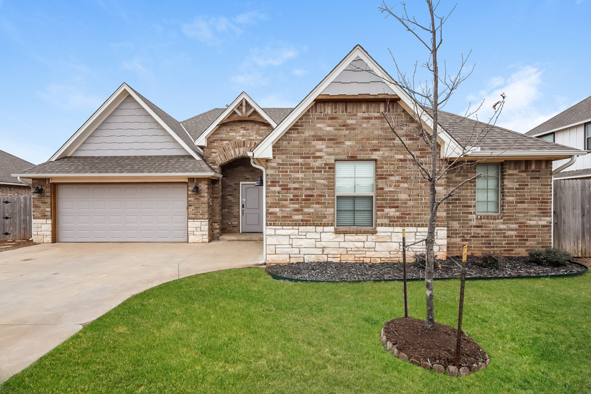 11204 South West 32nd Street Yukon, OK 73099