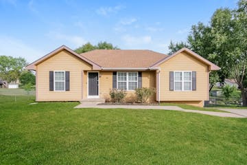 406 Brookside Cir Kearney, MO 64060