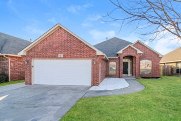 721 Oak Creek Dr MOORE, OK 73160