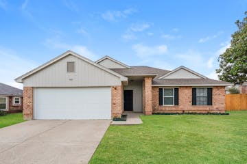 900 BLEWITT DR CEDAR HILL, TX 75104