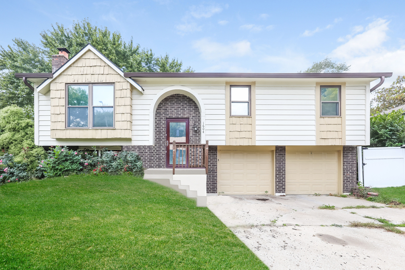 1604 N Glen Ellyn St Independence, MO 64056