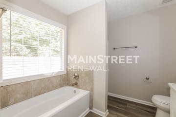 125 Waters Edge Dr Locust Grove, GA 30248