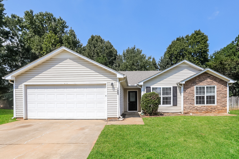 125 Waters Edge Dr Locust Grove, GA 30248