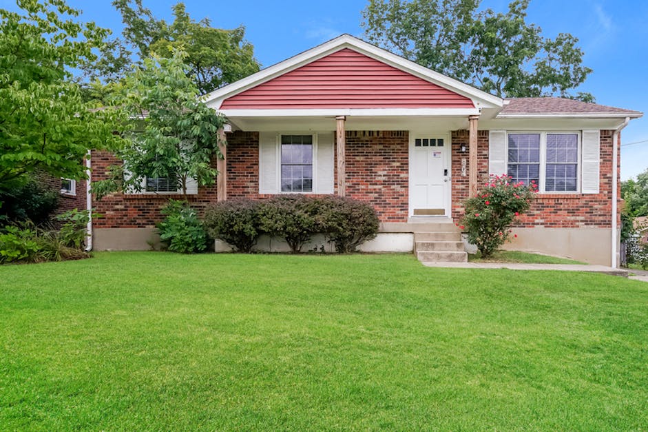 8204 Rochelle Rd, Louisville, KY 40228 Home for Rent 3 Beds, 2