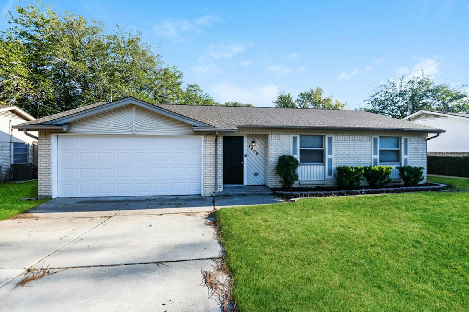 320 VALLEY SPRING DR, ARLINGTON, TX 76018 Home for Rent 4 Beds, 2 Baths Main Street Renewal