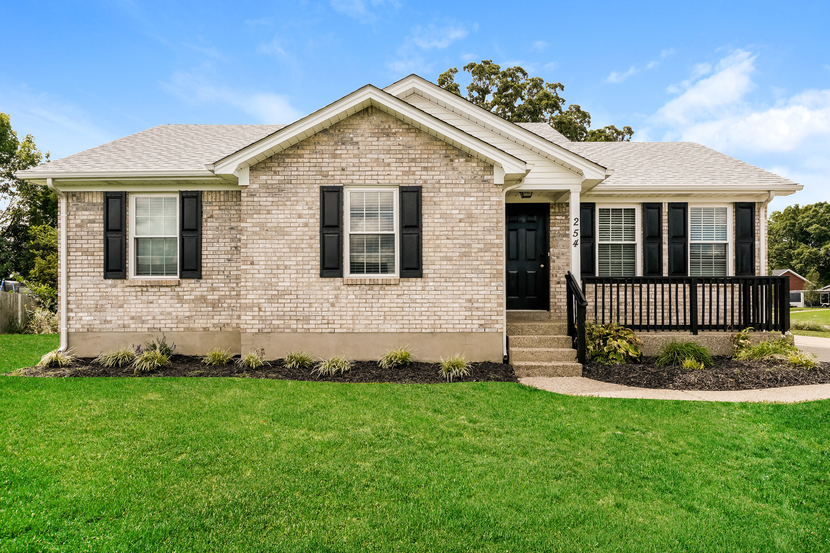 254 DRAKE DR SHEPHERDSVILLE, KY 40165