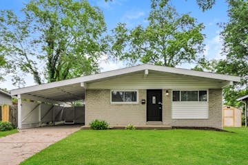 1545 SWAN DR FLORISSANT, MO 63031