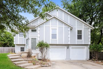 701 York Dr Belton, MO 64012