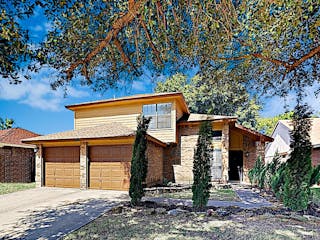 2425 Sutton Dr Arlington, TX 76018