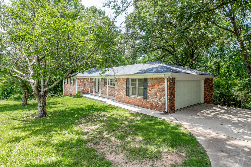3837 Eagle Woods Cir Lithonia, GA 30038