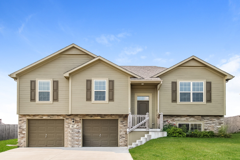 407 NE 192nd St Smithville, MO 64089