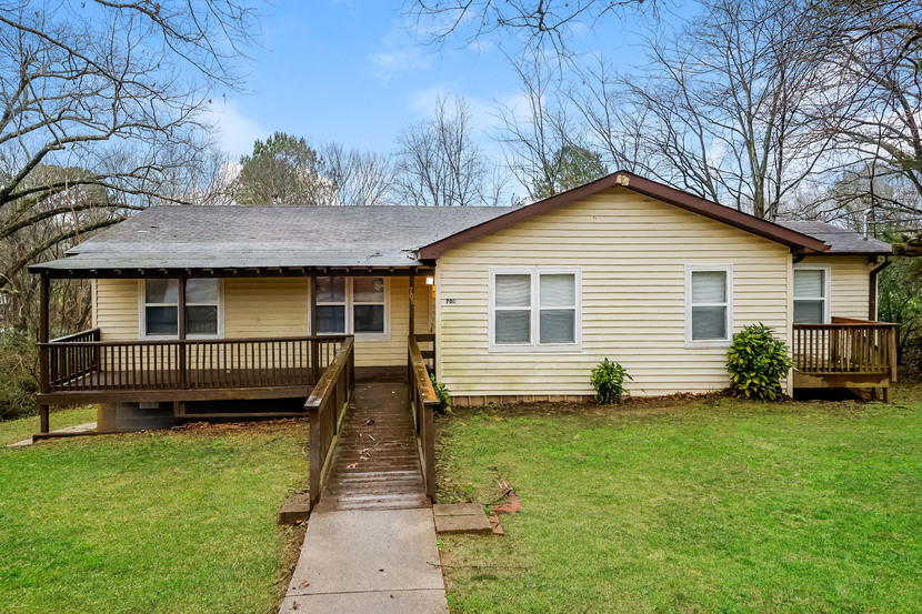 708 Drake Ave Bessemer, AL 35020