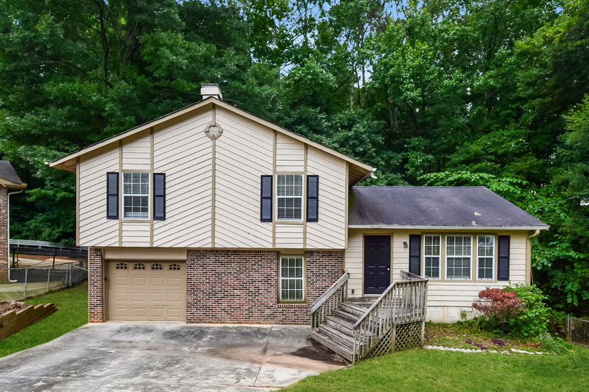 2511 Frankie Ln Ellenwood, GA 30294