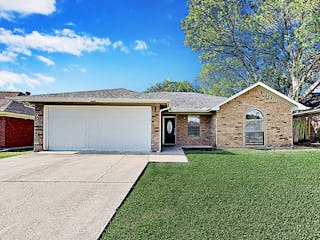 808 Crystal Creek Ln Arlington, TX 76001
