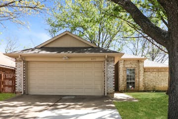 6111 Inks Lake Dr Arlington, TX 76018