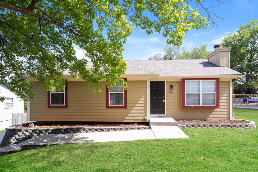 1456 NW FOXBORO RD BLUE SPRINGS, MO 64015