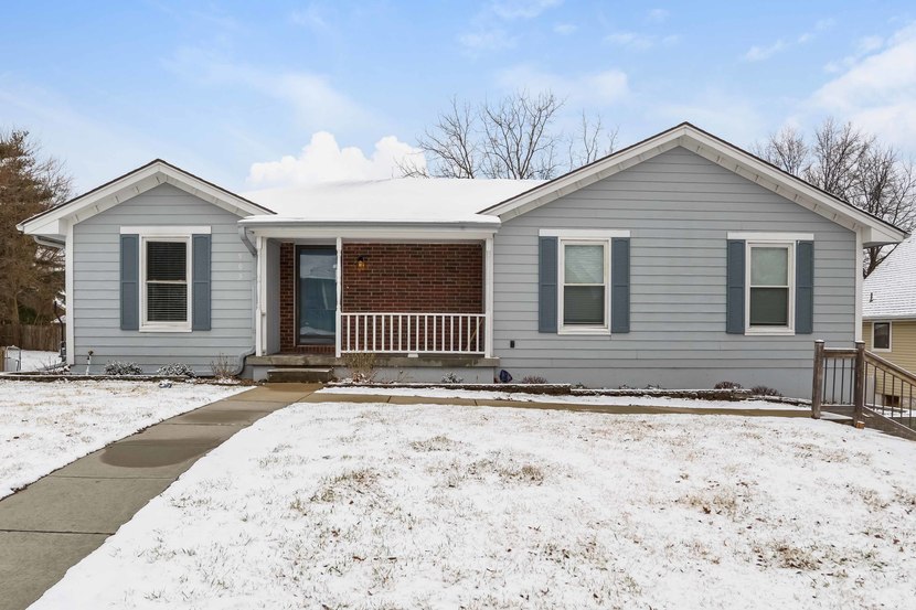 905 NW DELWOOD DR BLUE SPRINGS, MO 64015