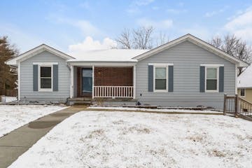 905 NW DELWOOD DR BLUE SPRINGS, MO 64015