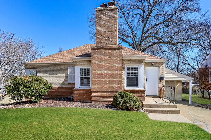 15 SPRING DR FLORISSANT, MO 63031