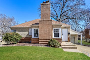 15 SPRING DR FLORISSANT, MO 63031