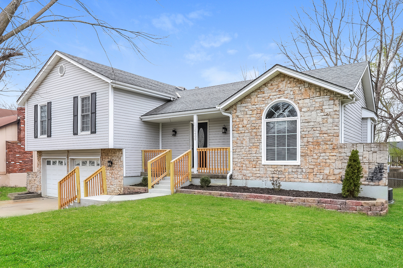 16400 McKinley St Belton, MO 64012