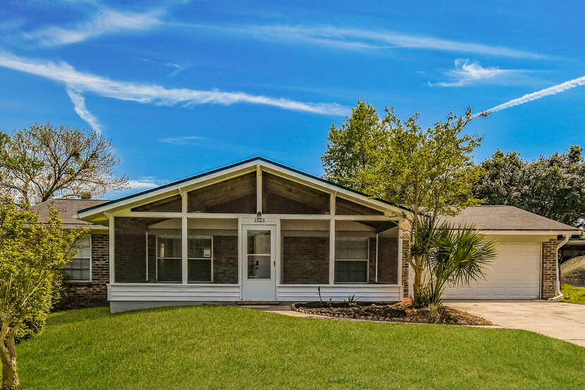 1523 Lavilla Dr N Jacksonville, FL 32221