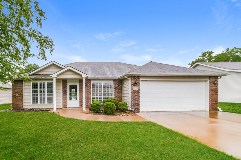 715 Country Ln Raymore, MO 64083