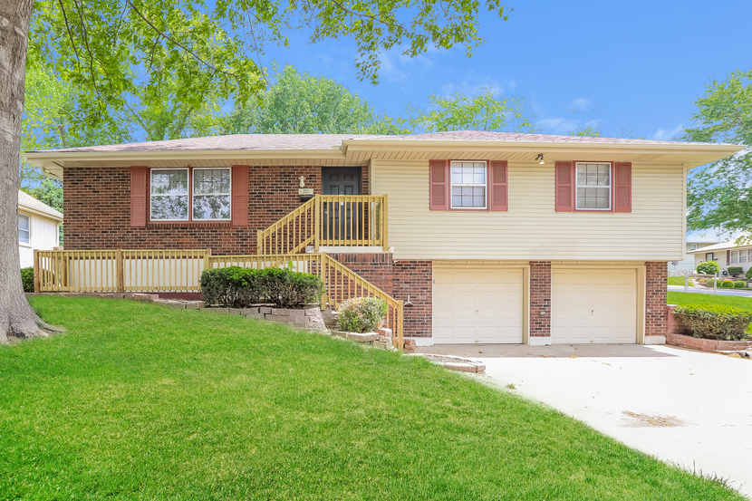 701 N Redwood Dr Independence, MO 64056