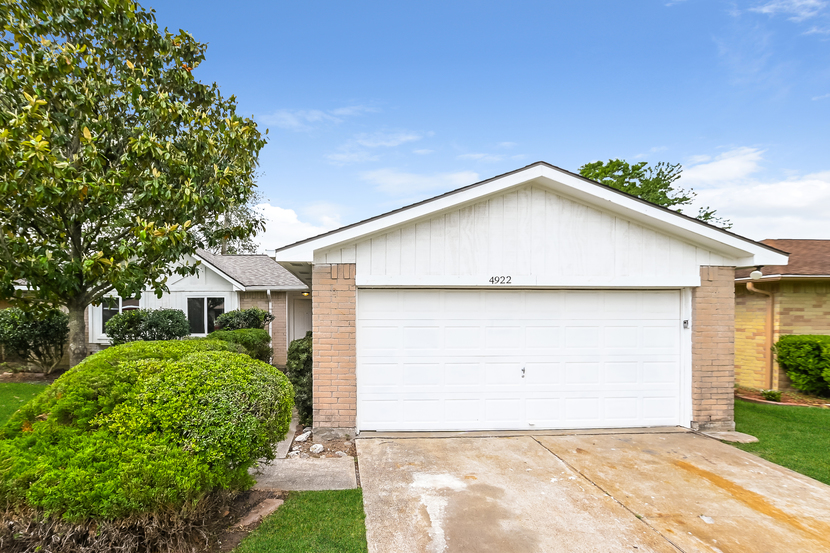 4922 Crestway Dr La Porte, TX 77571