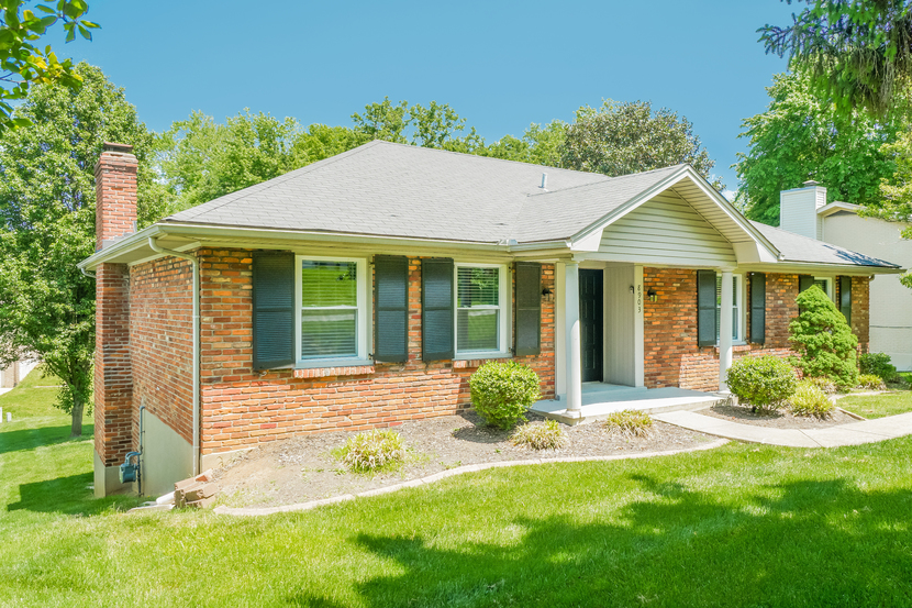 8903 LA COSTA RD LOUISVILLE, KY 40299