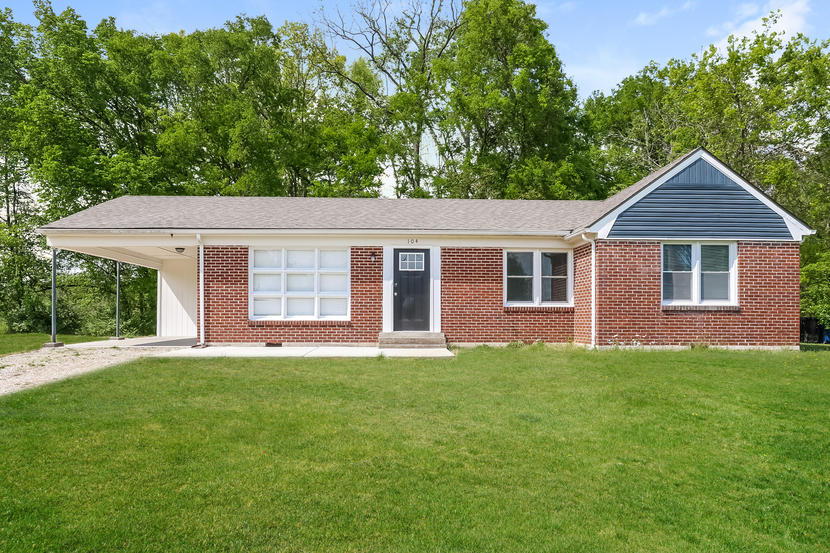 104 OAK DR COLUMBIA, TN 38401