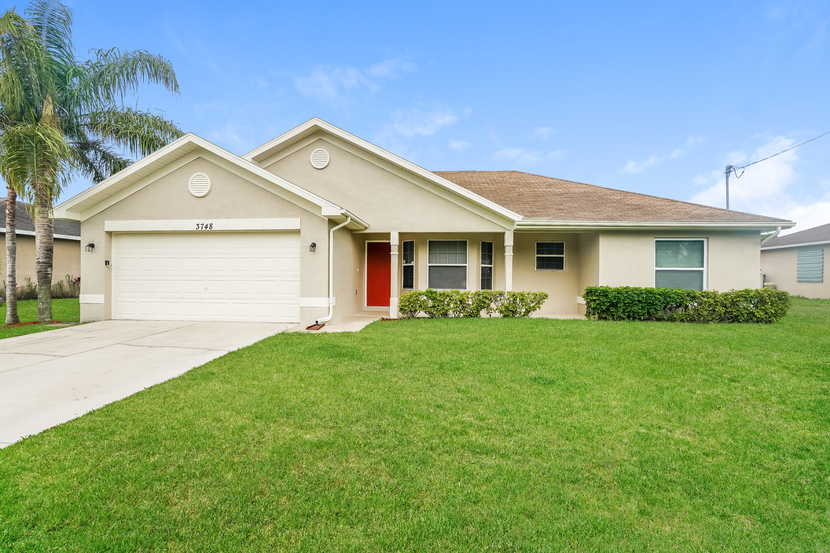 3748 NE 15th PL Cape Coral, FL 33909